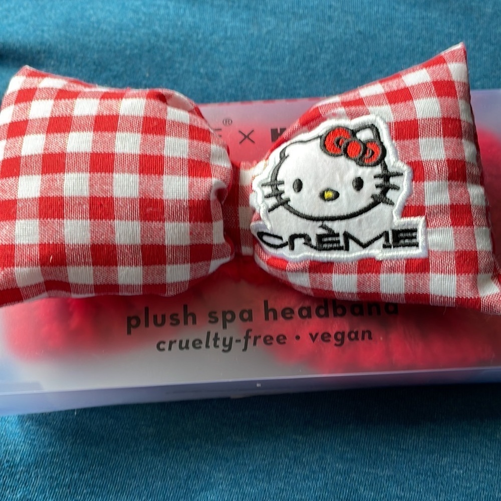Creme Hello Kitty Spa Bundle - Picture 3 of 7